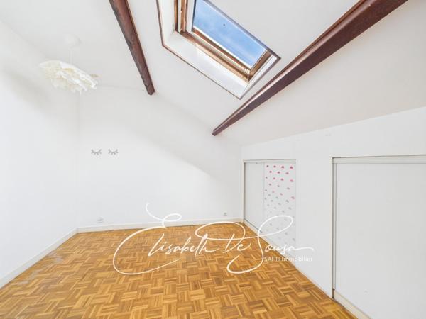 Maison familiale avec dépendance à deux pas du centre