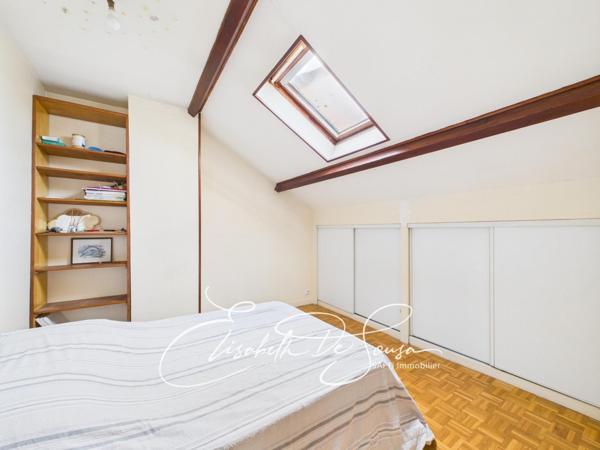 Maison familiale avec dépendance à deux pas du centre