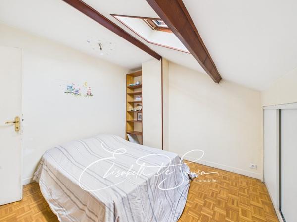 Maison familiale avec dépendance à deux pas du centre