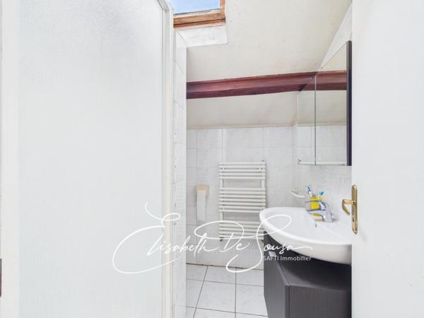 Maison familiale avec dépendance à deux pas du centre