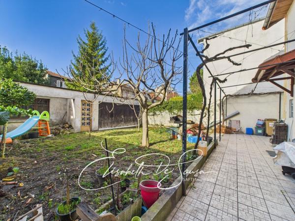 Maison familiale avec dépendance à deux pas du centre