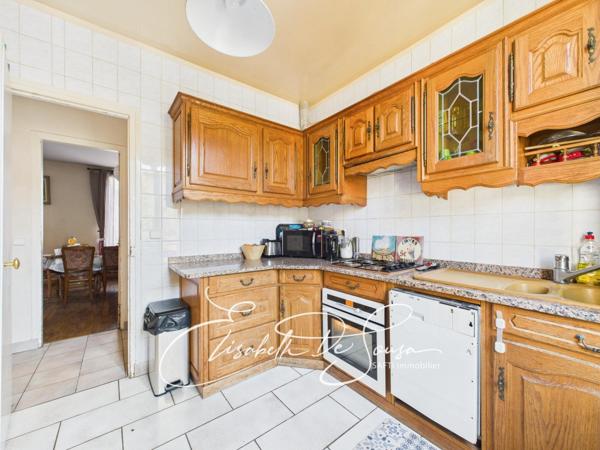 Maison familiale avec dépendance à deux pas du centre