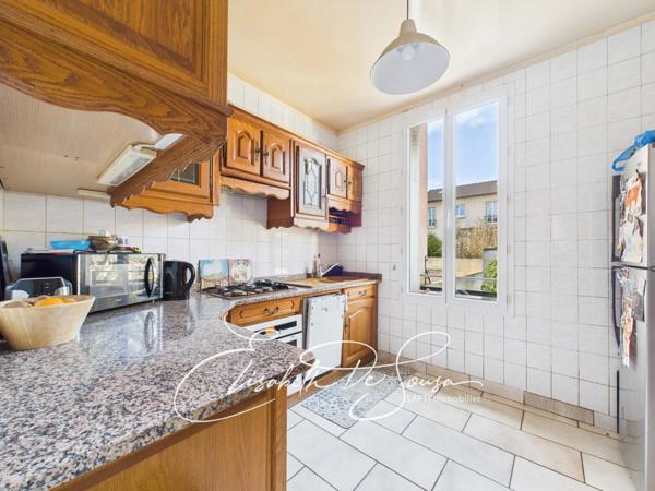 Maison familiale avec dépendance à deux pas du centre