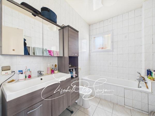 Maison familiale avec dépendance à deux pas du centre