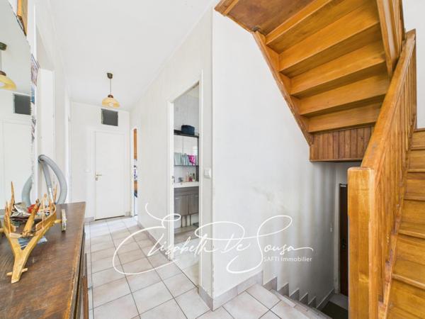 Maison familiale avec dépendance à deux pas du centre