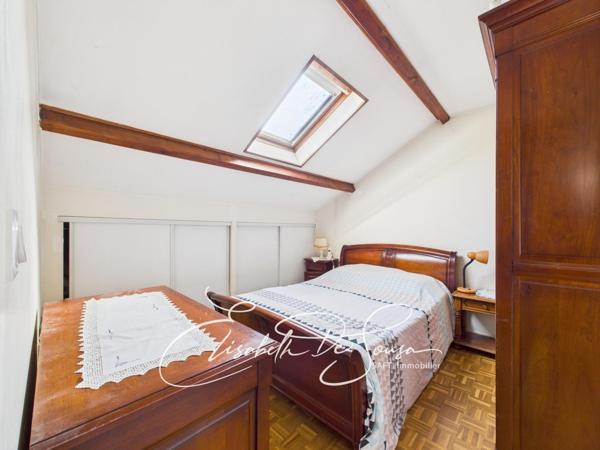 Maison familiale avec dépendance à deux pas du centre