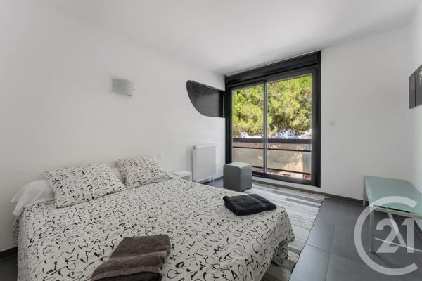 Appartement F5 à vendre  5 pièces - 115,94 m 2   LE GRAU DU ROI  - 30