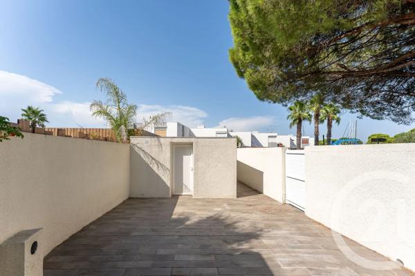 Appartement F5 à vendre  5 pièces - 115,94 m 2   LE GRAU DU ROI  - 30