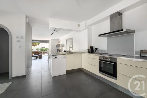 Appartement F5 à vendre  5 pièces - 115,94 m 2   LE GRAU DU ROI  - 30