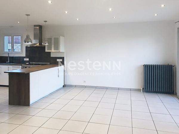 EXCLUSIVITE ! Centre sainte Sigolène Maison de plus de 100m2 avec garage sur 700 m2 de terrain