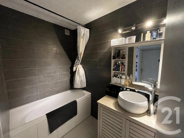 Appartement T2 à vendre  2 pièces - 52 m 2   LANNEMEZAN  - 65