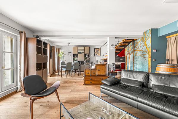 Duplex de caractère au dernier étage, balcons plein ciel sur les toits de Marseille