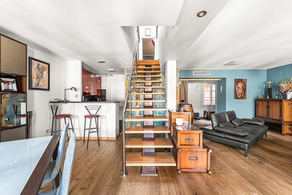 Duplex de caractère au dernier étage, balcons plein ciel sur les toits de Marseille