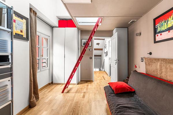 Duplex de caractère au dernier étage, balcons plein ciel sur les toits de Marseille