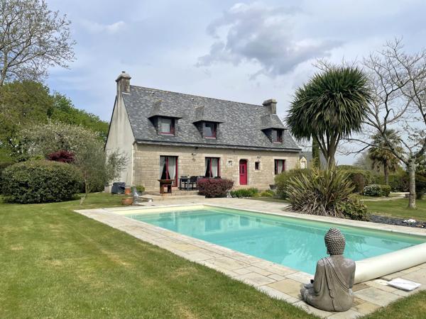 Maison de charme avec piscine et grand jardin au calme