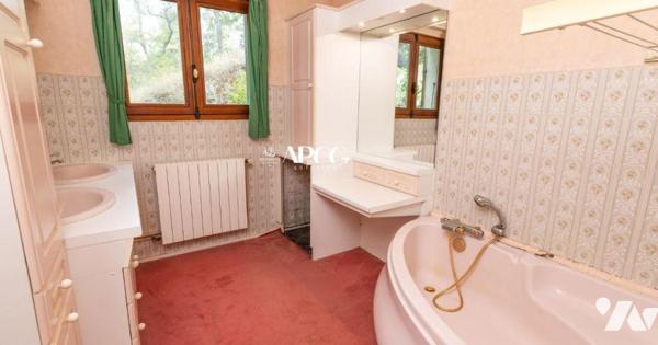 VILLA AVEC VUE DEGAGEE GARAGE ET TERRAIN A VENDRE -  NYONS