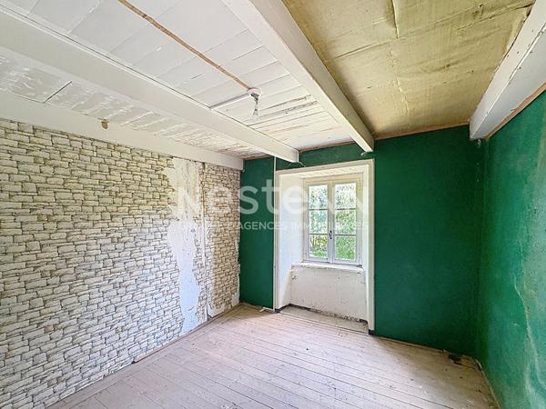 CHAMPCLAUSE Ancienne  ferme à rénover sur plus de 1400 m² de terrain avec vue dégagée