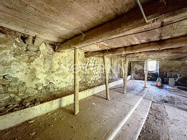 CHAMPCLAUSE Ancienne  ferme à rénover sur plus de 1400 m² de terrain avec vue dégagée