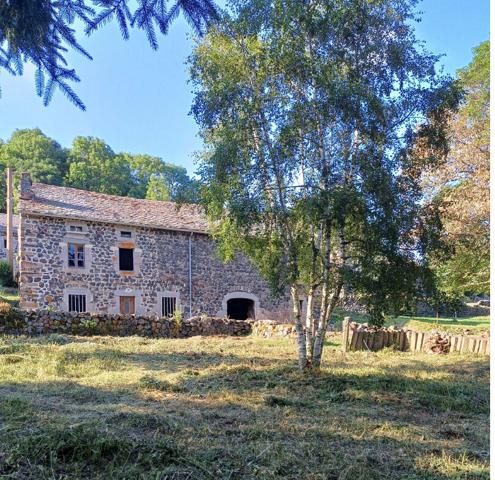CHAMPCLAUSE Ancienne  ferme à rénover sur plus de 1400 m² de terrain avec vue dégagée