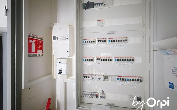 Maison à vendre    1 pièce • 104 m2 Saint-Éloy-les-Mines