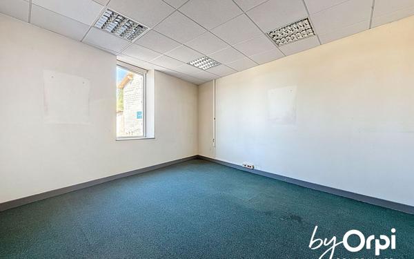 Maison à vendre    1 pièce • 104 m2 Saint-Éloy-les-Mines