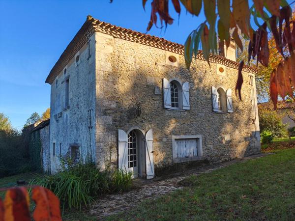 A la campagne, au calme, bel ensemble en pierre à rénover, cachet, gros potentiel