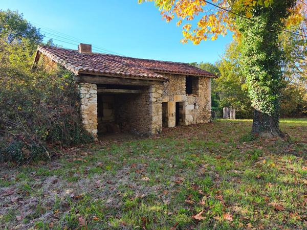 A la campagne, au calme, bel ensemble en pierre à rénover, cachet, gros potentiel