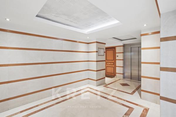 Dernier étage avec terrasse plein ciel et vue Tour Eiffel