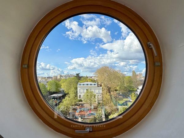 Dernier étage avec terrasse plein ciel et vue Tour Eiffel