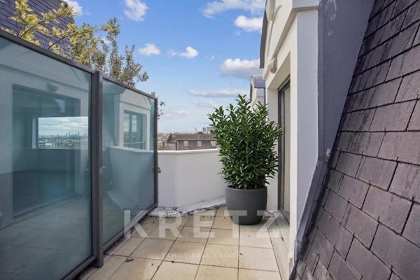 Dernier étage avec terrasse plein ciel et vue Tour Eiffel