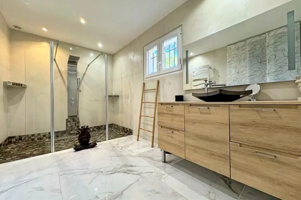 Sorgues (84700) Maison 5 pièce(s) 151m2