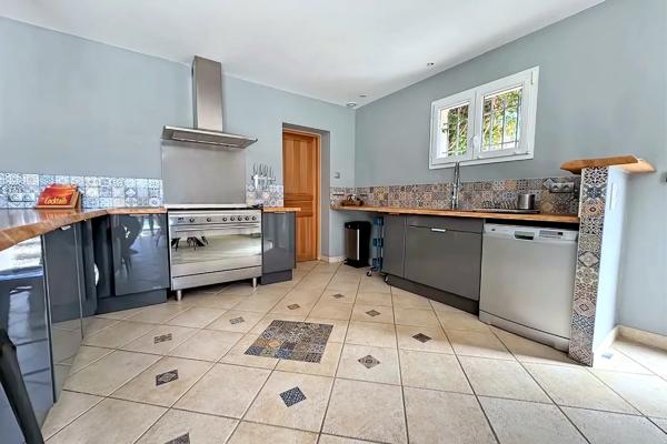 Sorgues (84700) Maison 5 pièce(s) 151m2