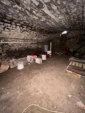 Bâtisse à fort potentiel, idéale pour investissement locatif LAVAU (89)