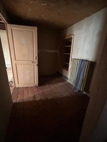 Bâtisse à fort potentiel, idéale pour investissement locatif LAVAU (89)