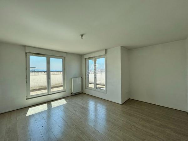 Appartement Cergy 5 pièce(s) 85.62 m2 276 000 € **  - Référence  2340