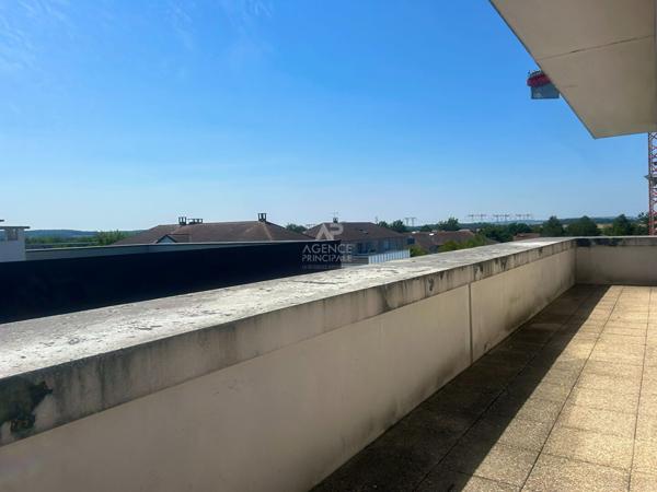 Appartement Cergy 5 pièce(s) 85.62 m2 276 000 € **  - Référence  2340