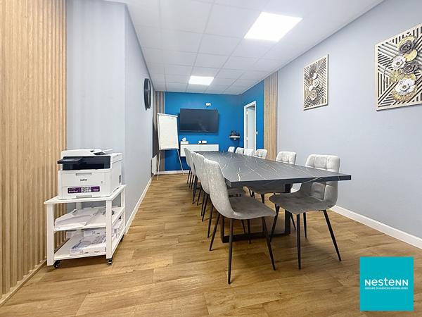 Roanne, hyper centre, à deux pas de la mairie locaux de bureau d'environ 70,71 m2 avec places de parking