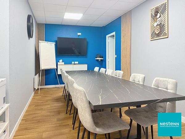 Roanne, hyper centre, à deux pas de la mairie locaux de bureau d'environ 70,71 m2 avec places de parking