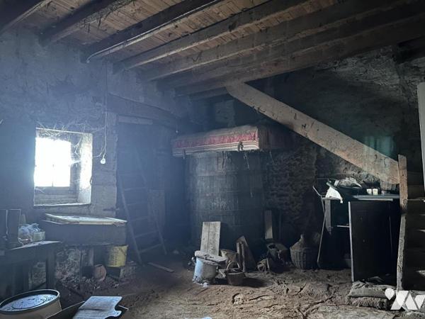 Ancienne ferme à rénover avec cour et dépendances, sur la Commune de BOURG-DE-PEAGE.