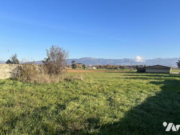 Ancienne ferme à rénover avec cour et dépendances, sur la Commune de BOURG-DE-PEAGE.