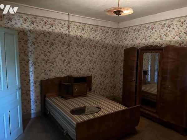 Ancienne ferme à rénover avec cour et dépendances, sur la Commune de BOURG-DE-PEAGE.