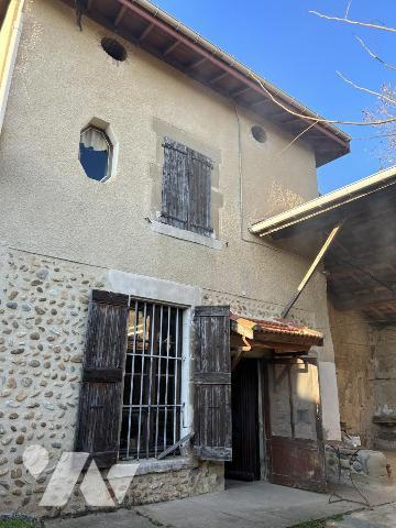 Ancienne ferme à rénover avec cour et dépendances, sur la Commune de BOURG-DE-PEAGE.