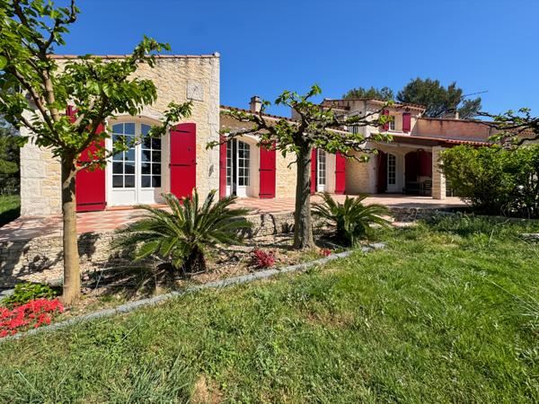 Ventabren (13122) VENTABREN – Maison de charme majoritairement de plain-pied avec piscine sur plus de 6000 m² de terrain