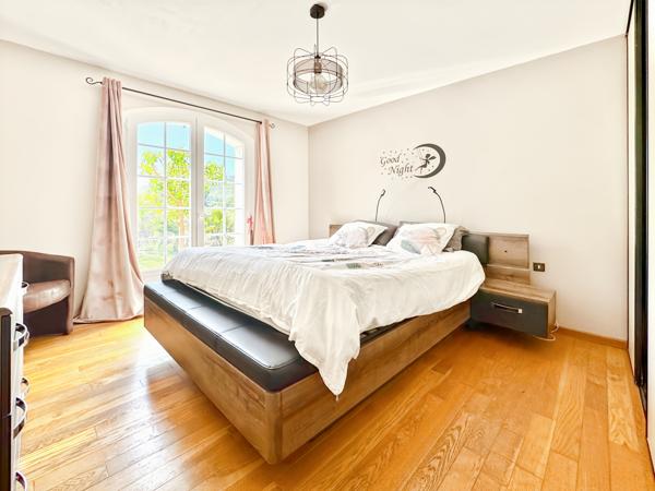 Ventabren (13122) VENTABREN – Maison de charme majoritairement de plain-pied avec piscine sur plus de 6000 m² de terrain