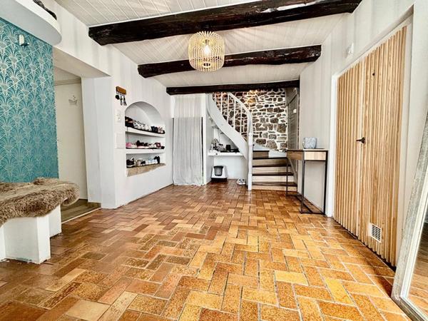 Maison en pierre avec piscine , 125 m² , Jardin sans vis-à-vis