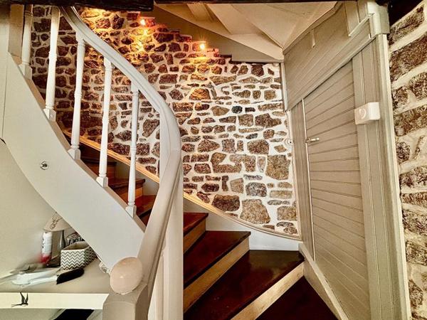 Maison en pierre avec piscine , 125 m² , Jardin sans vis-à-vis