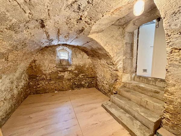 Maison en pierre avec piscine , 125 m² , Jardin sans vis-à-vis