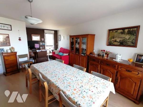 EXCLUSIVITE TRENTE CINQ NOTAIRES !!! Proche du centre-ville hsitorique de Bruz, au 2ème et dern...