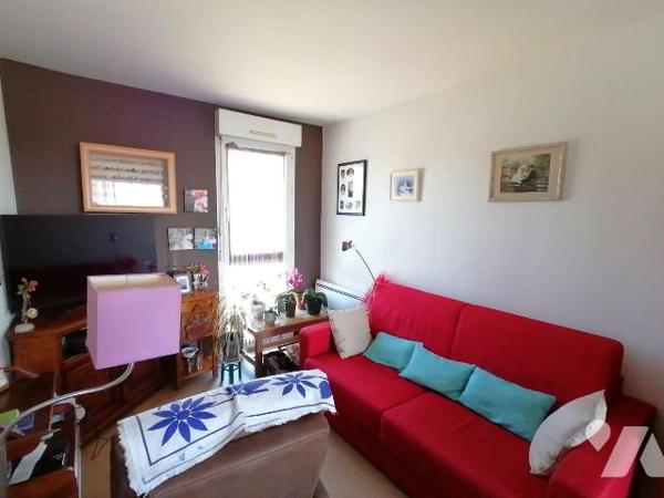 EXCLUSIVITE TRENTE CINQ NOTAIRES !!! Proche du centre-ville hsitorique de Bruz, au 2ème et dern...