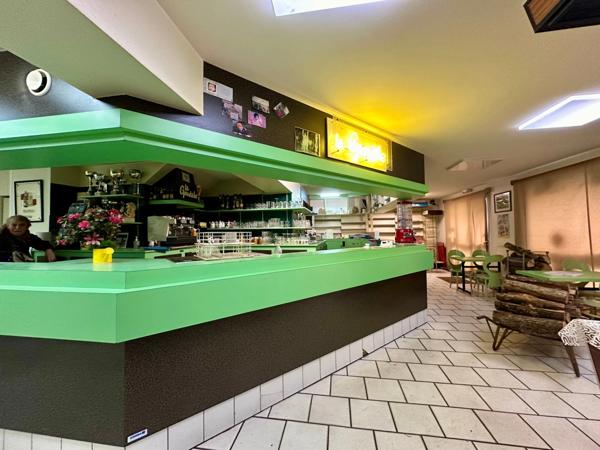 Immeuble à vendre FONTEVRAUD L'ABBAYE (49) avec commerce au rdc - Licence IV